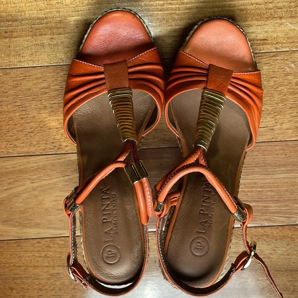 La Pinta shoes size 37 made in turkey . EUC . Wedge platform - Picture 4 of 8
